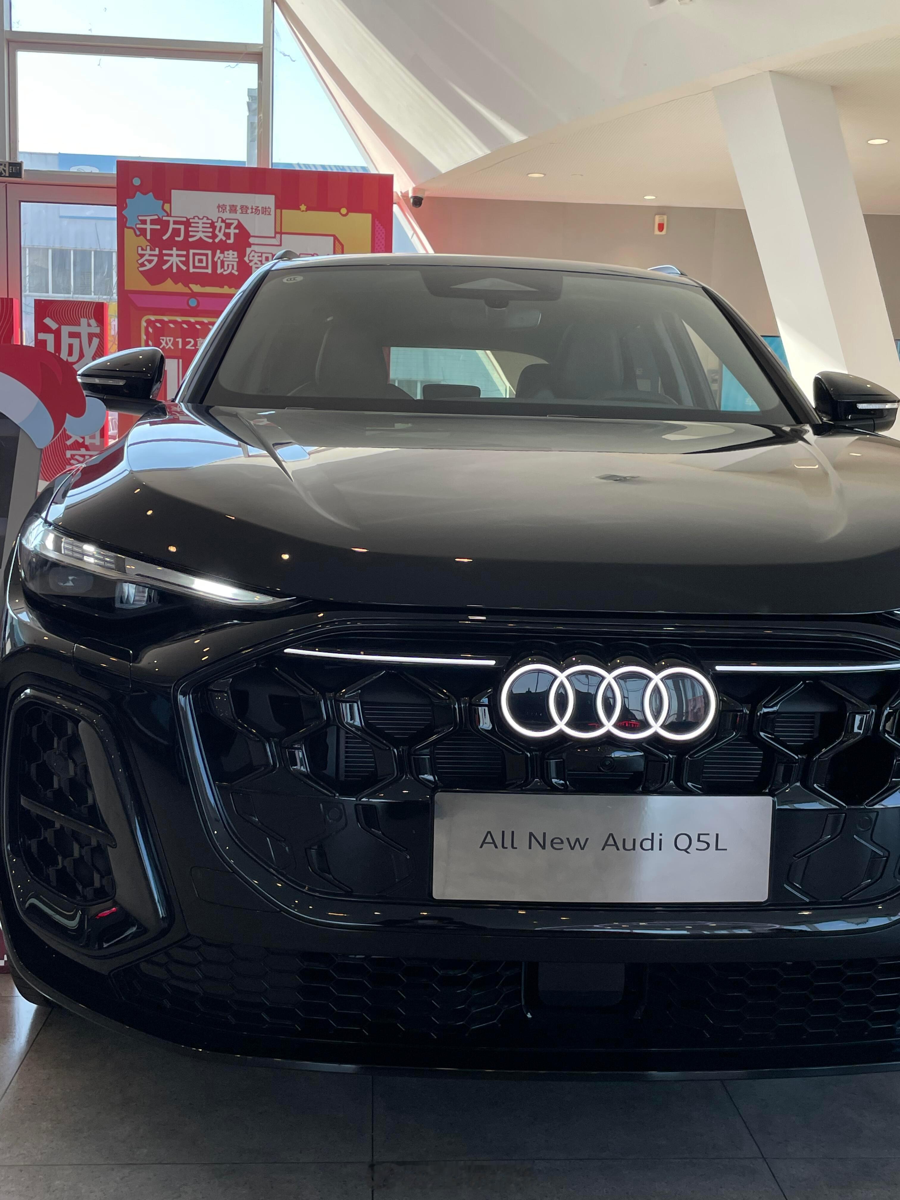 开起来还是那股熟悉的德味，底盘扎实转向精准，跑高速特别稳，内饰的三块屏用着也挺顺