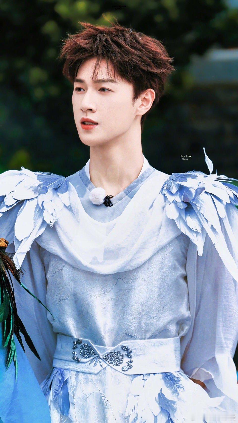 李昀锐哥哥的五官咋这么精致！｜李昀锐