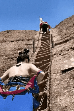 图一：看见了没有，仙女姐姐也是靠爬上去的，一样不能飞啊。
图二：底层人民的生活，