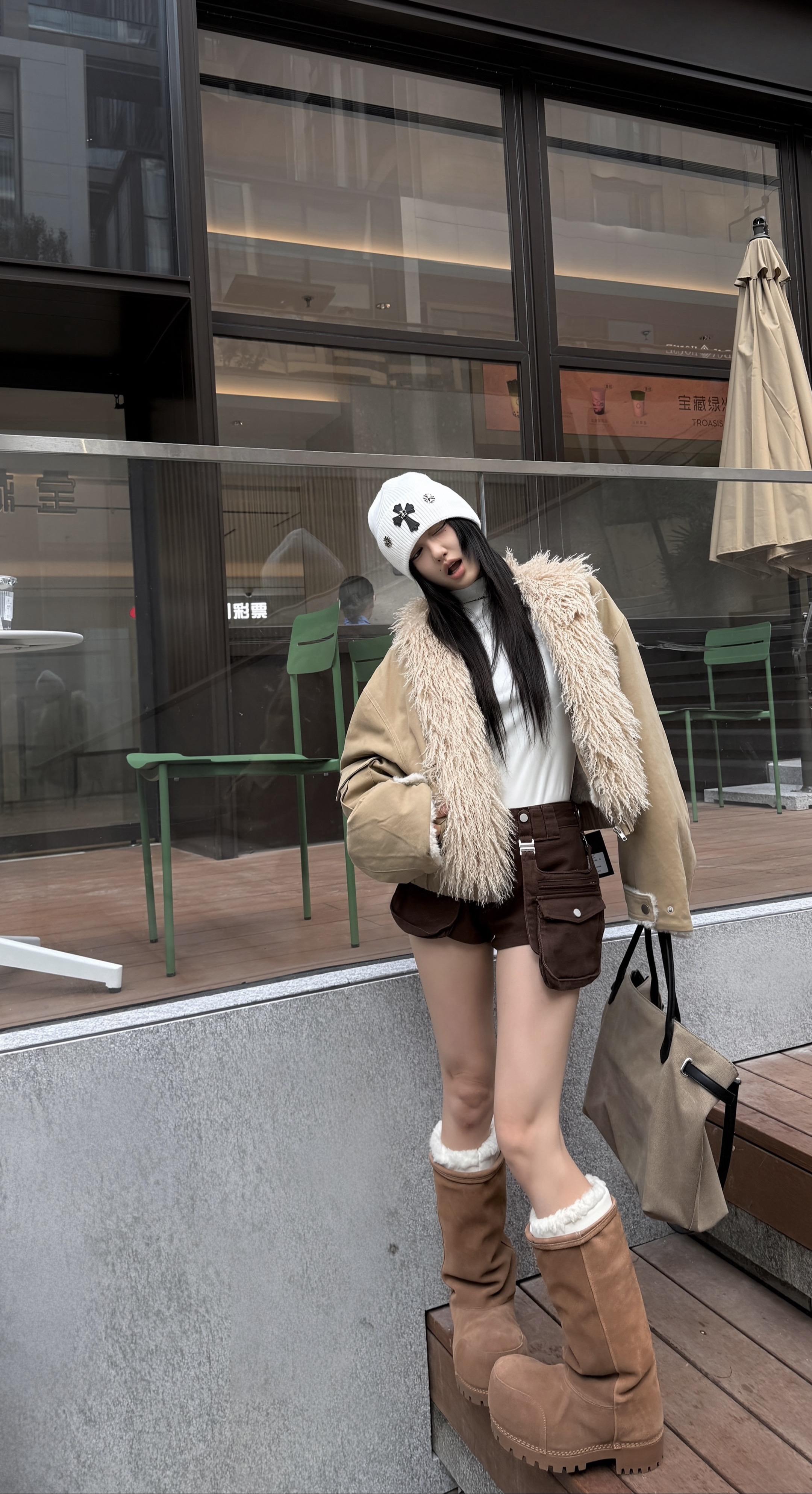 约会吗 你家楼下等你。