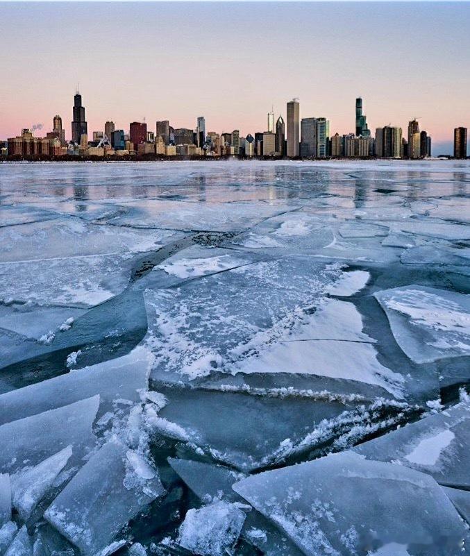 湖人的飞机已成功从达拉斯沃斯堡国际机场起飞，前往芝加哥🛫湖人将在北京时间明日上
