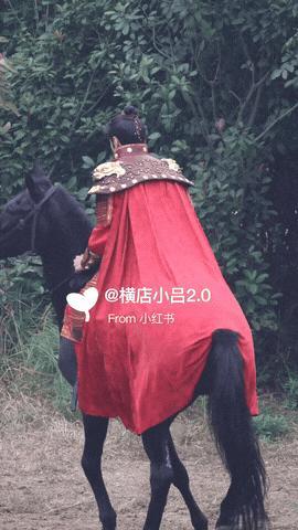 陈哲远《江山为聘》骑马好危险，感觉要翻下来了，是技术不过关还是剧组保护措施差 ​