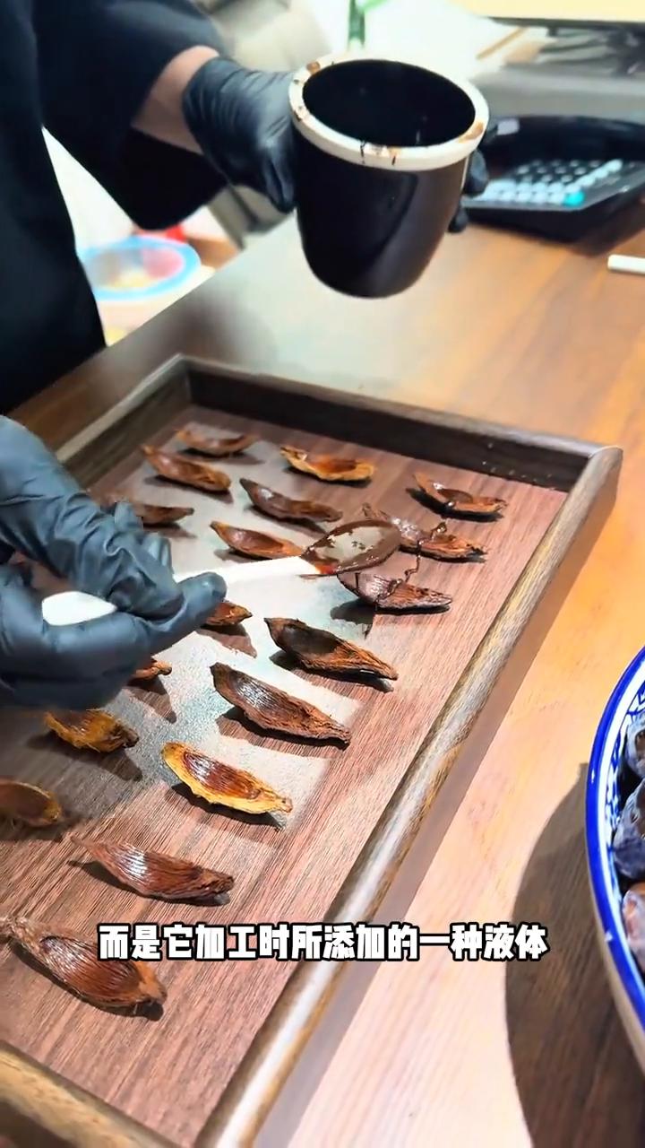 槟榔的点卤工艺。
其实槟榔会上瘾的原因并不是果肉本身，而是它加工时所添加的一种液