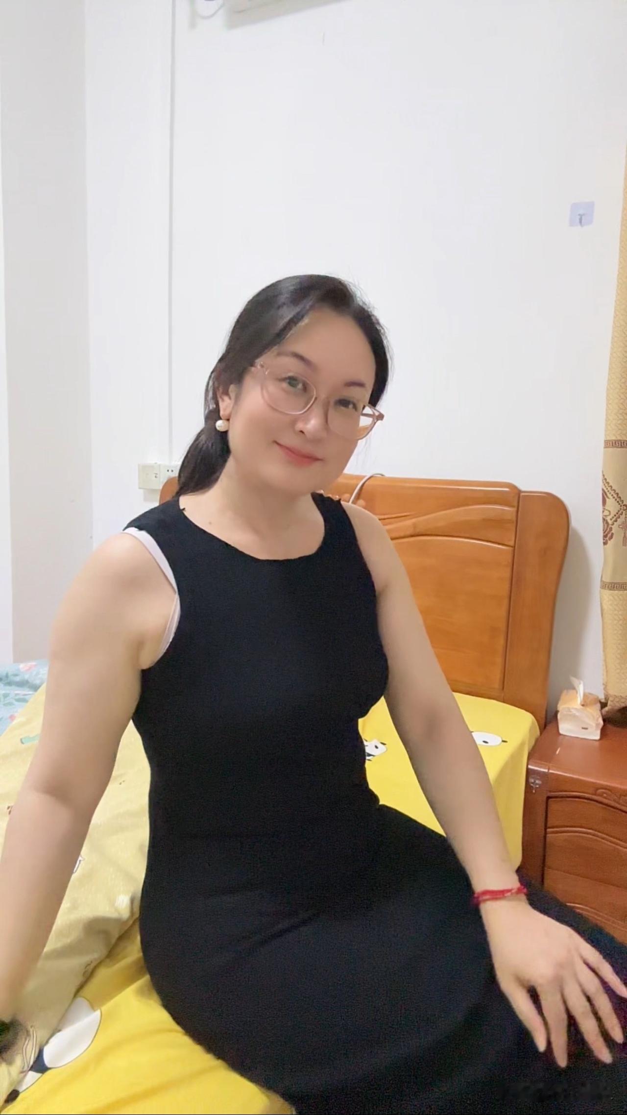 脱衣有肉，穿衣显瘦，这样看好胖啊[呲牙][呲牙]

不得不承认，老了，白头发经常