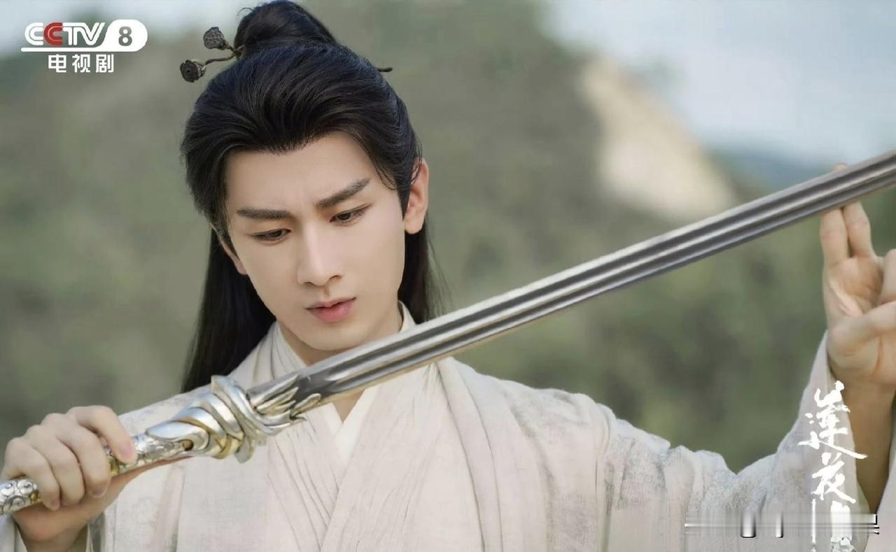 都2026年了，我还能在成毅的《莲花楼》中找到新刀子！
在第一集东海大战的时候，