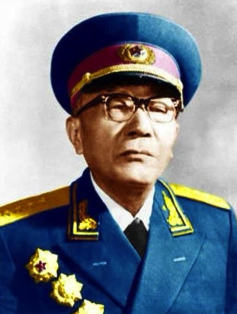 1943年，新四军七师政委曾希圣找到了黄克诚，对他说：“唉，我爱人，可能是特务。