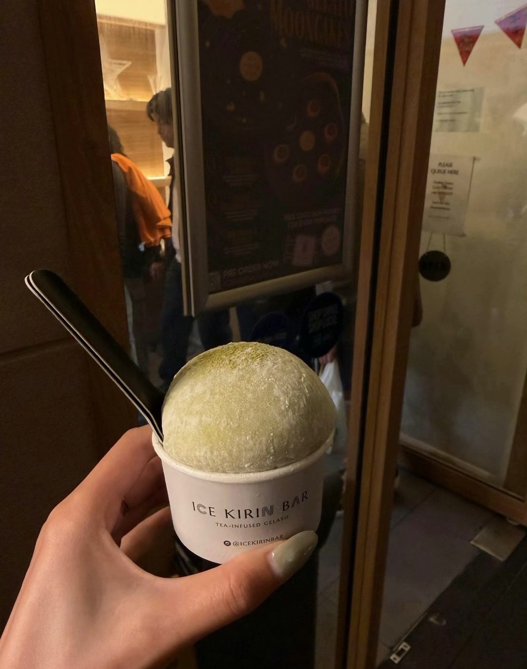 人到一定年龄就会自动开窍，万事祛魅，悲喜自度，不诉苦，不依赖，独善其身 ​​​
