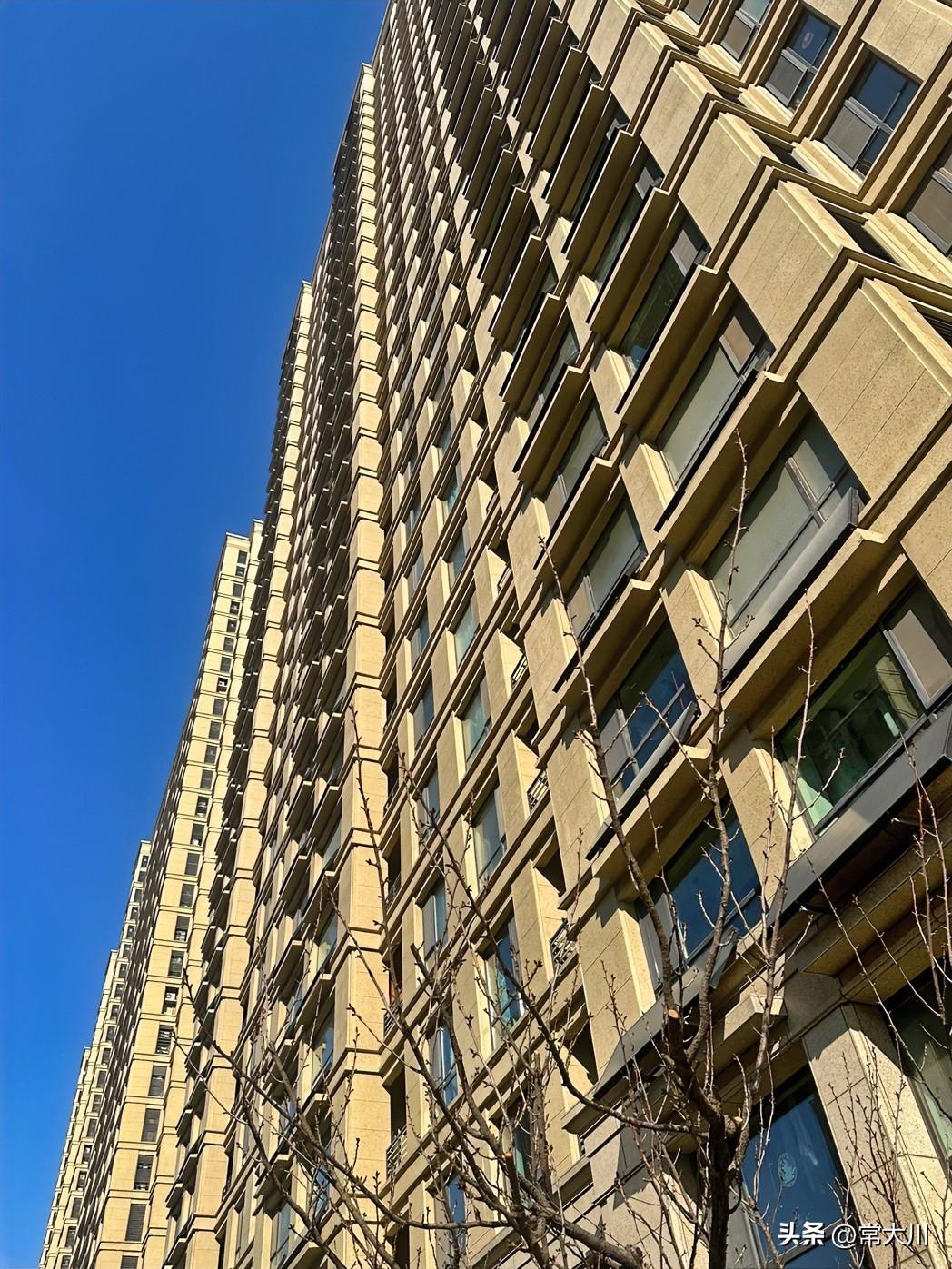 现在很多人已经慢慢想通了在大城市买房安家的逻辑关系，只要你能放下对学区内卷的执念