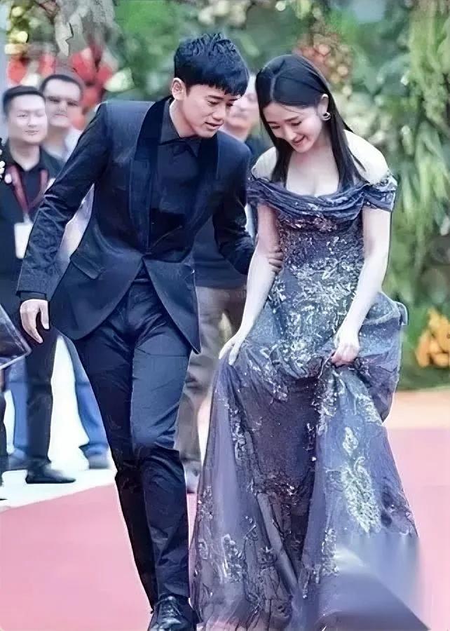 张杰靠谢娜走红？争议不断！

当年新人咋能频上快本？

张杰早期频繁登上《快乐大