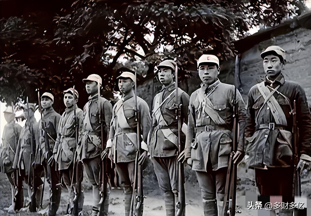 12名八路军侦察兵窑洞失踪悬案！三年后伪军一句话，揭开无枪声的残酷真相
 
家人