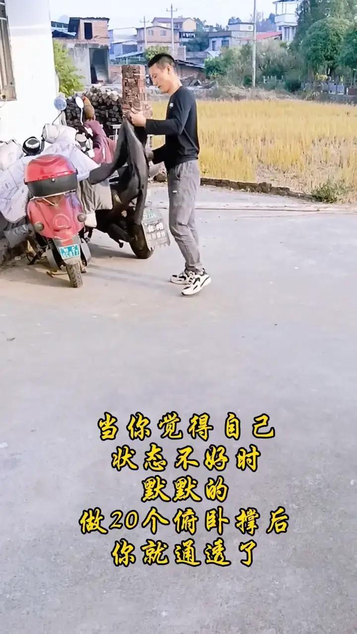 **主题：如何应对职场中年危机**
 
**钩子句：**
 
35岁那年，我亲手