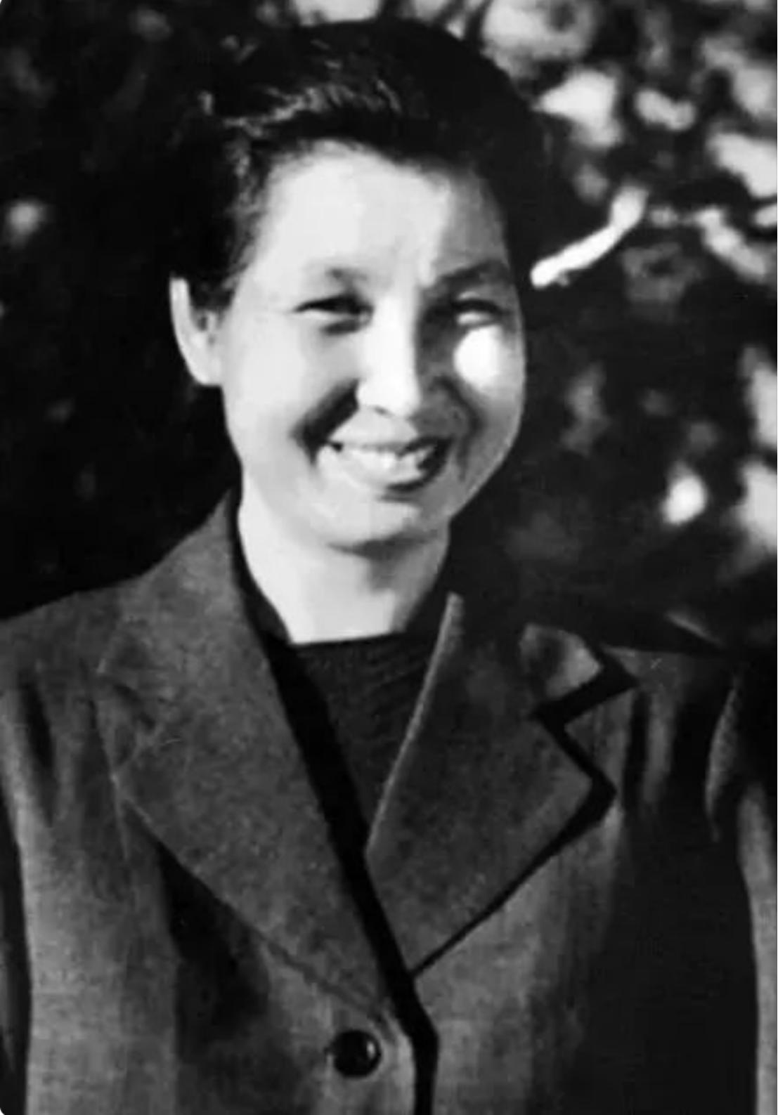 一双袜子穿了三年，曾志眼中的毛主席为何让人动容？一九三二年春天，红军攻克漳州后，