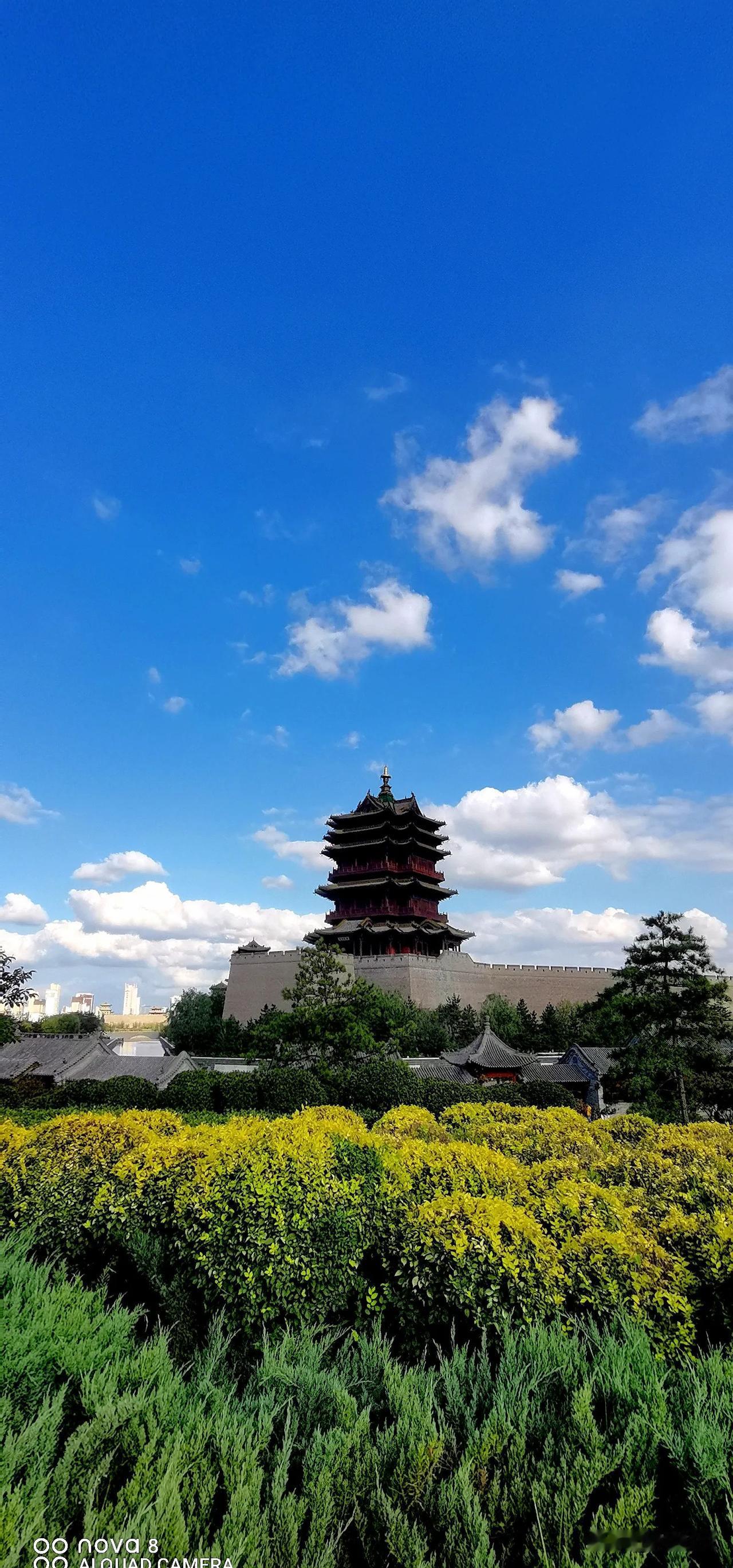 （原创摄影）
漫步大同古城墙，触摸历史的厚重脉络。岁月的砖石诉说着往昔的繁华与沧