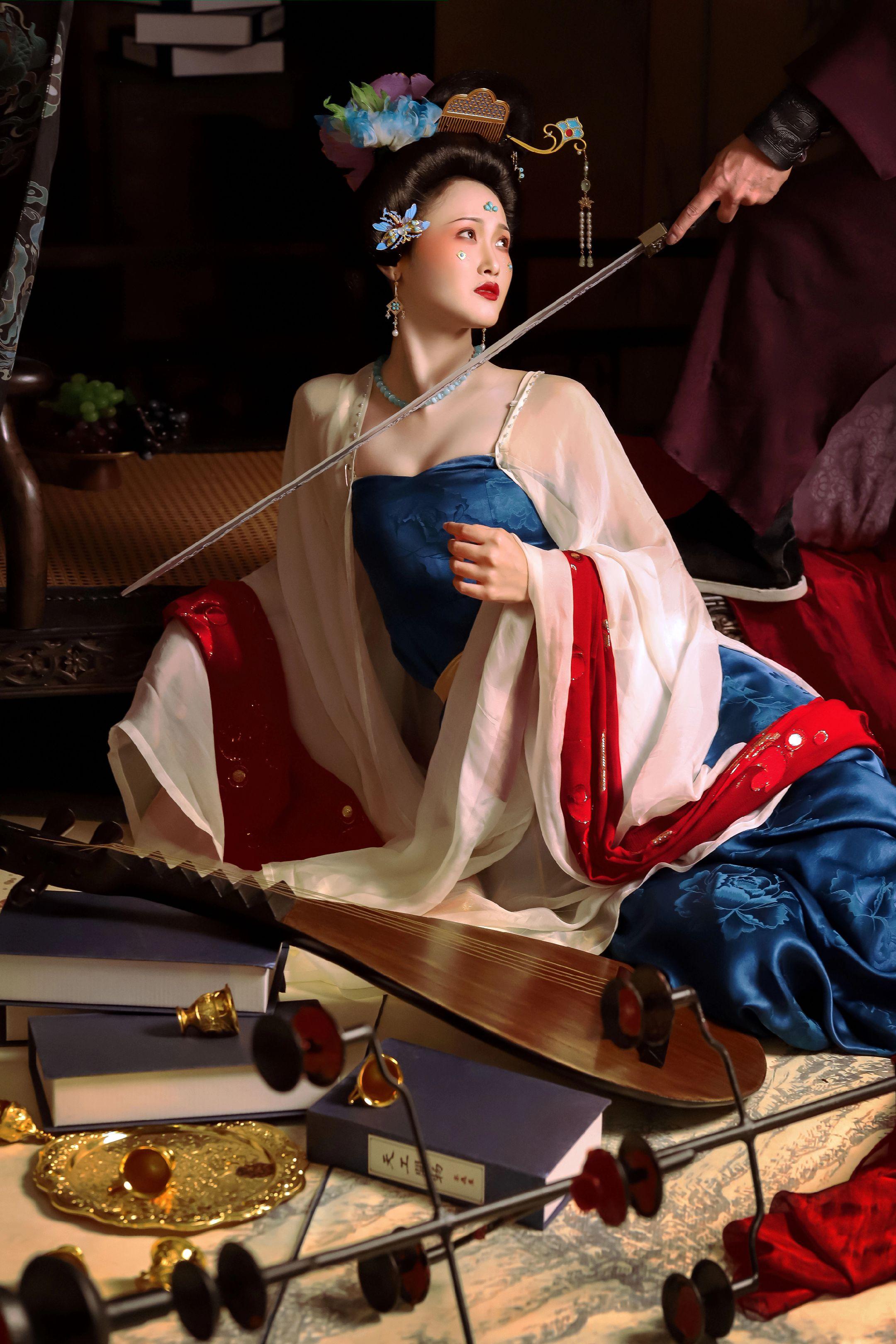 此恨绵绵无绝期。