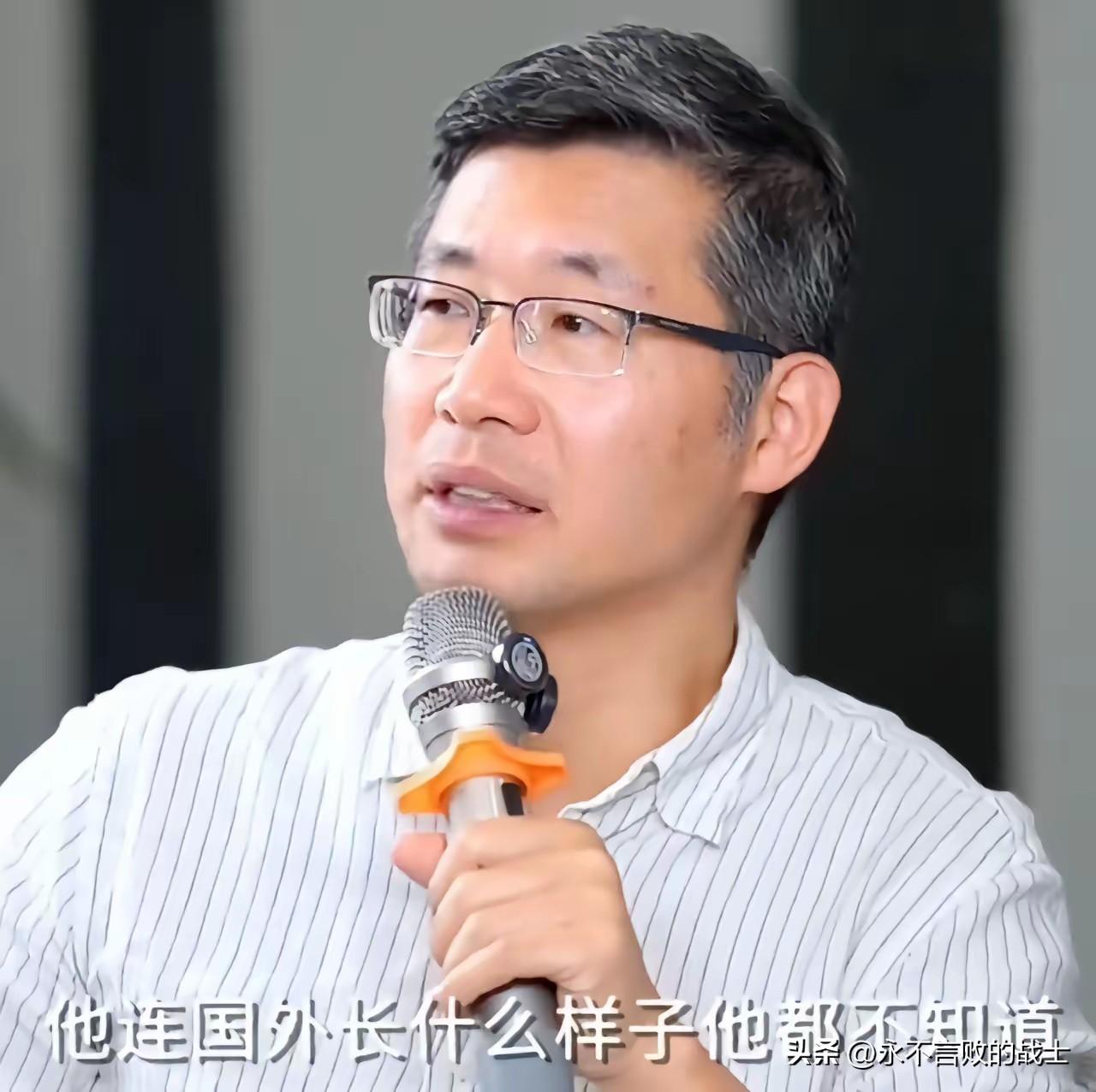 有没有世界观，与是否出过国关系不大。

清华教授郑某某在一档对话节目《首席访谈》