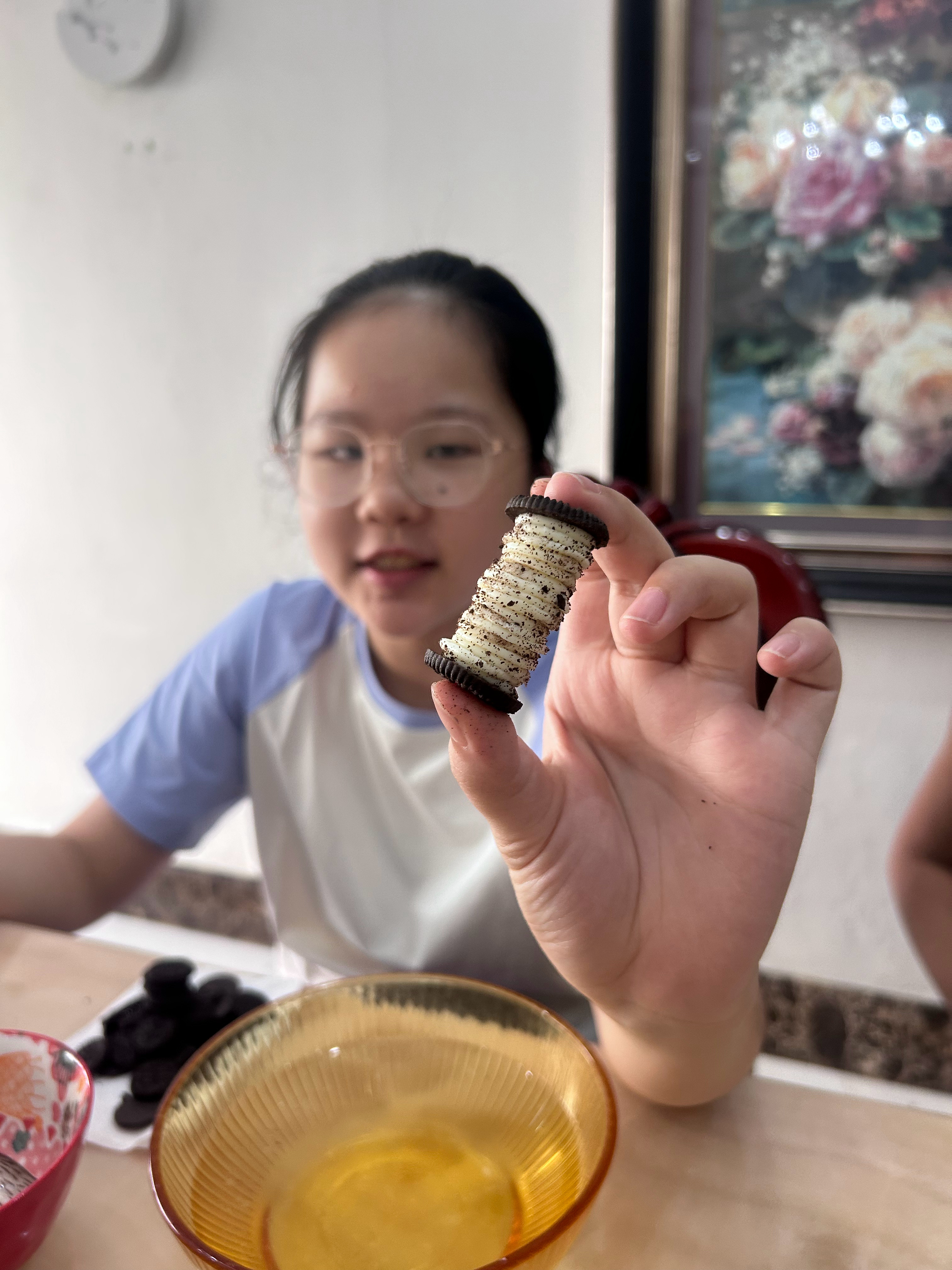 墩吃奥利奥要拆着吃吃面条要编辫子 