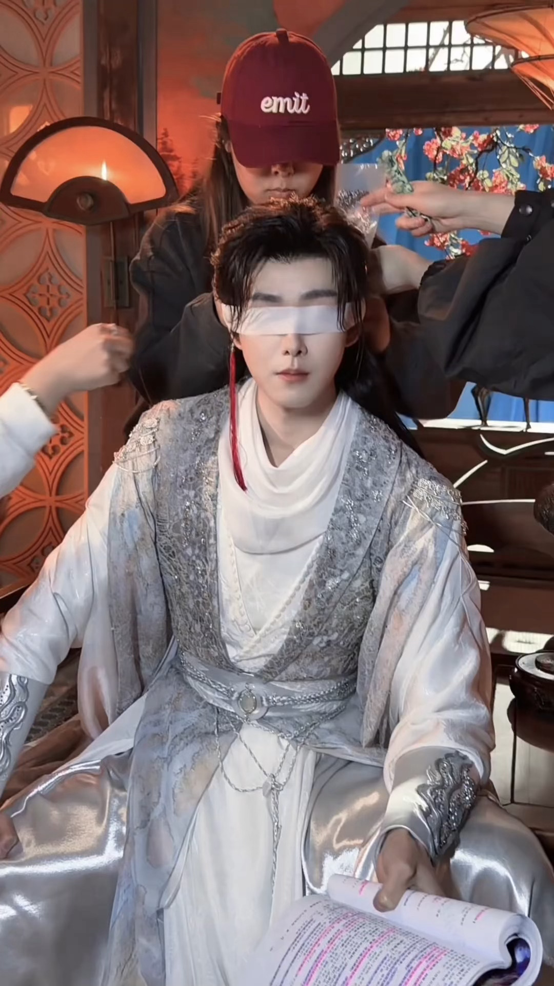 田嘉瑞《魂判九川》物料花絮女导又没忍住，分享新鲜的云九川😄蒙眼男神，仙品来的田