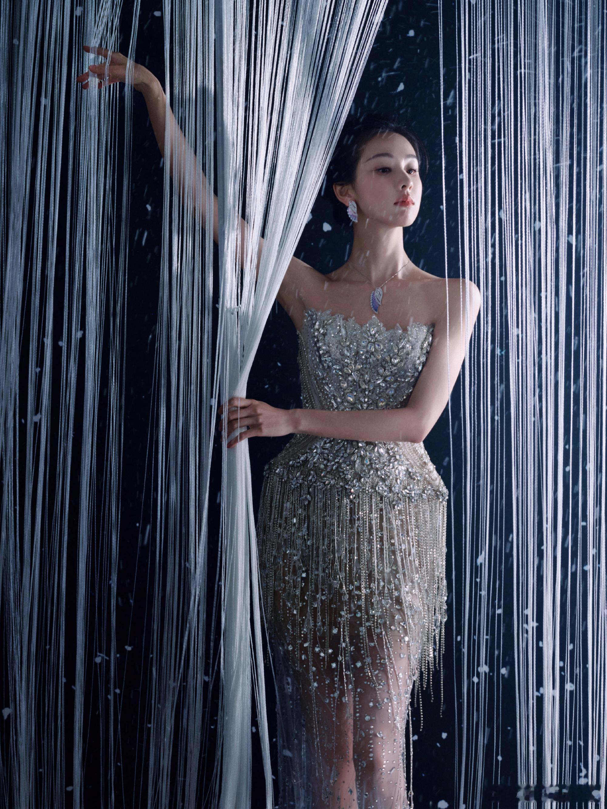 陈都灵童话公主被嘟嘟真的美晕了，仿佛是童话公主 