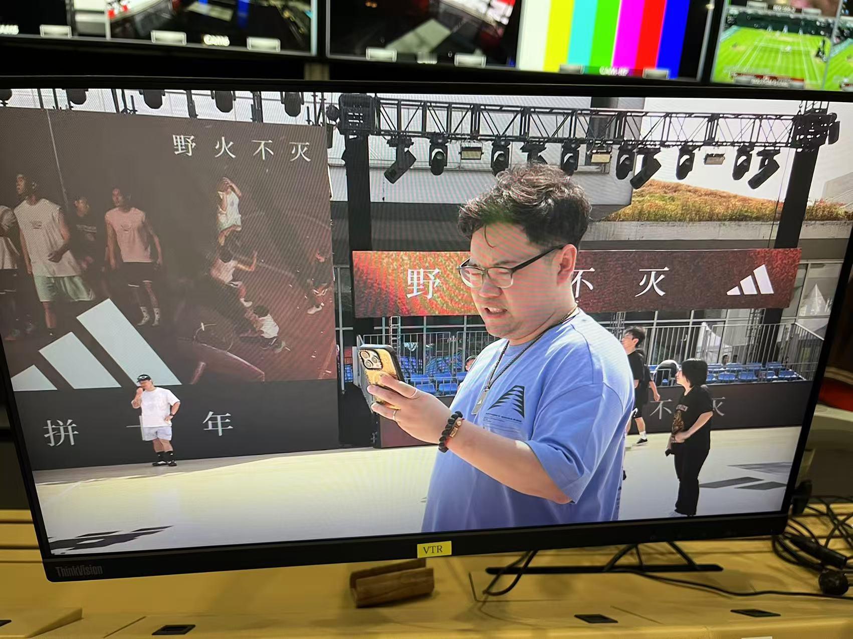 感觉是漫长的十二小时了上海这么晒啊而且华子今天还不在 ，他明天来我就撤了哈哈 ​