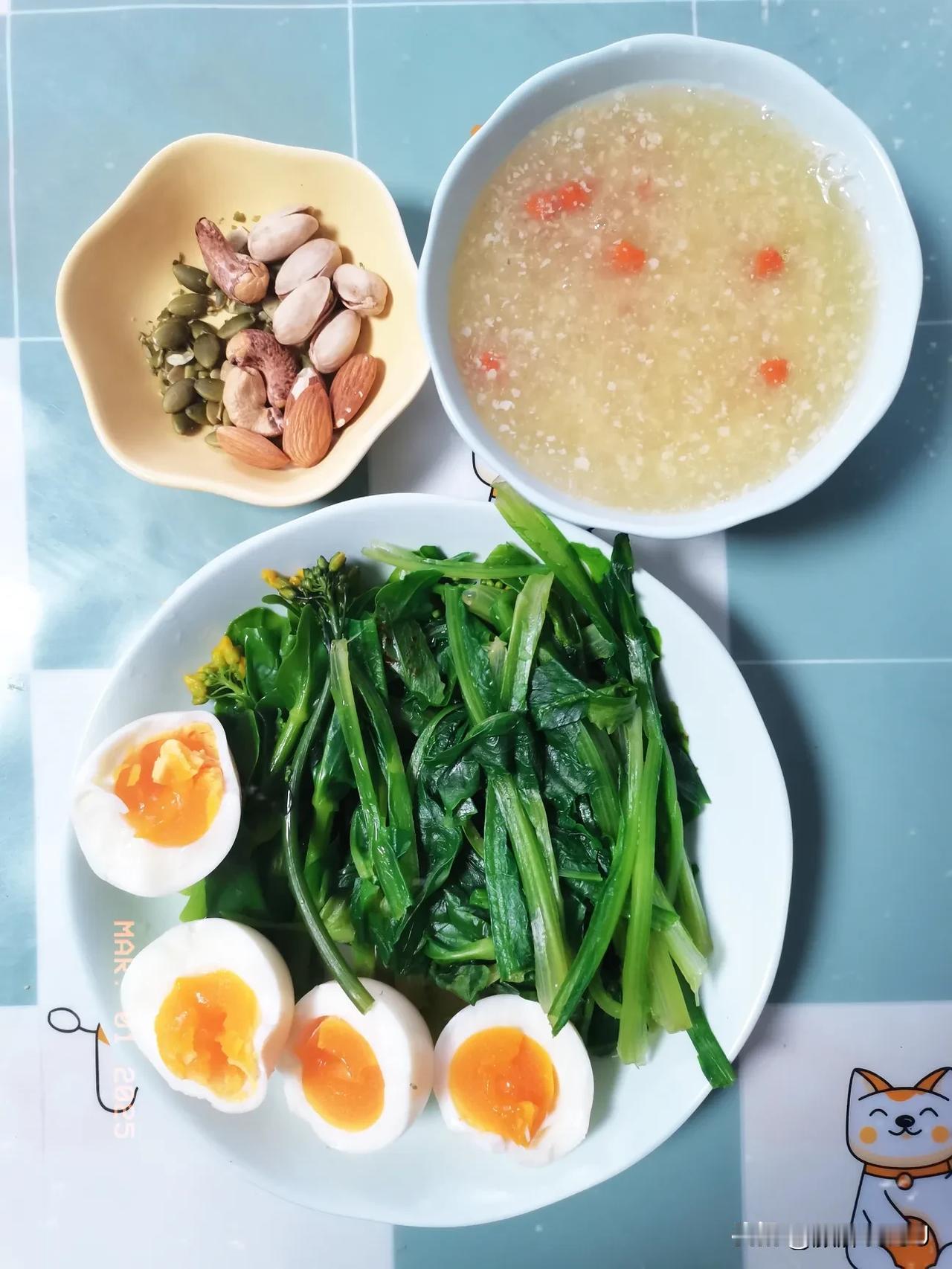 春风送暖之中年女性减脂早餐日记
主食：小麦胚芽
蛋白质：鸡蛋
蔬菜坚果：油麦菜、