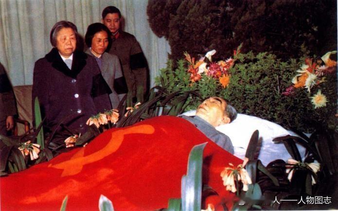 1976年1月8日上午9时57分,周恩来与世长辞,终年七十八岁
