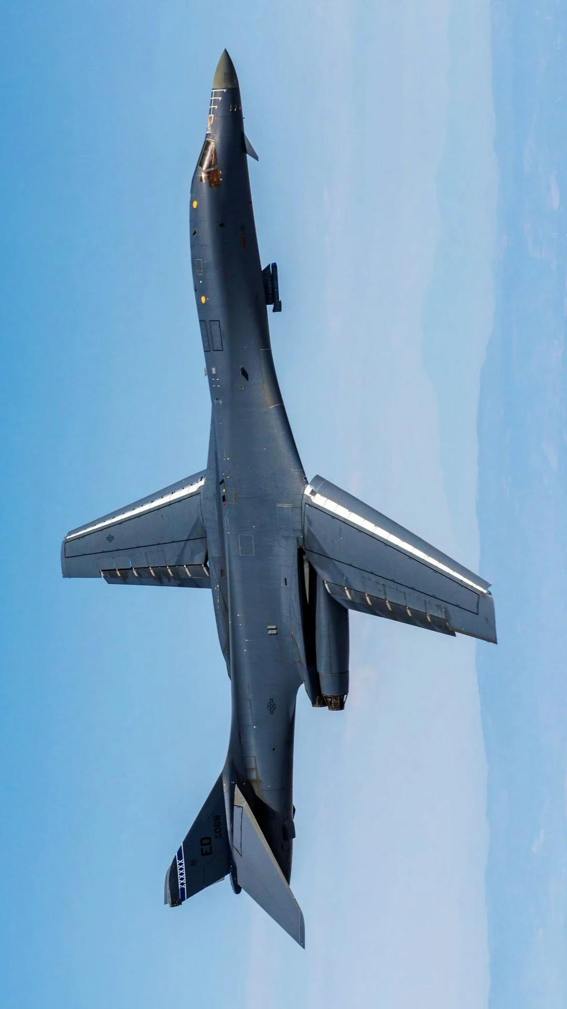 外国军机，B-1B“枪骑兵”战略轰炸机高清图分享，军迷界的熟客，不用过多介绍[机