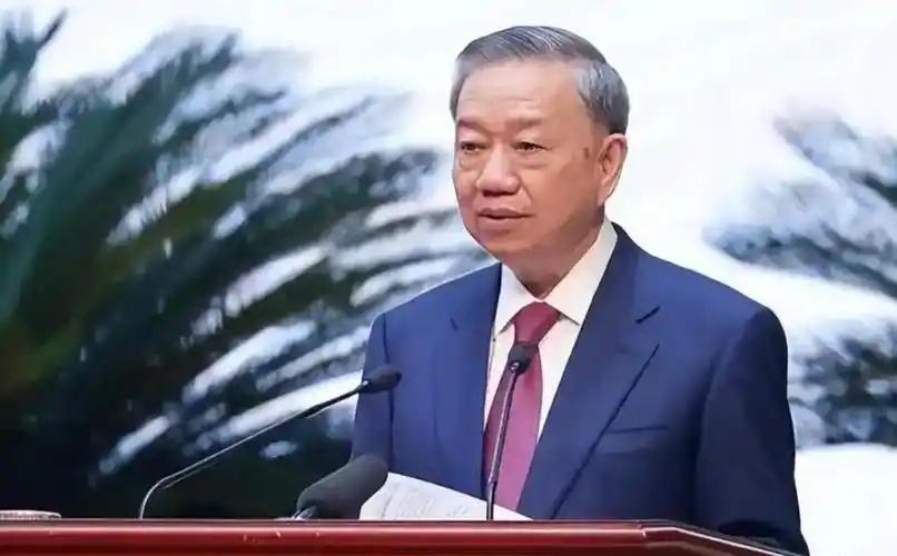 美国拼命砸钱拉拢，越南却连连后退！曾经左右逢源的“竹子外交”，如今怎么突然玩不转