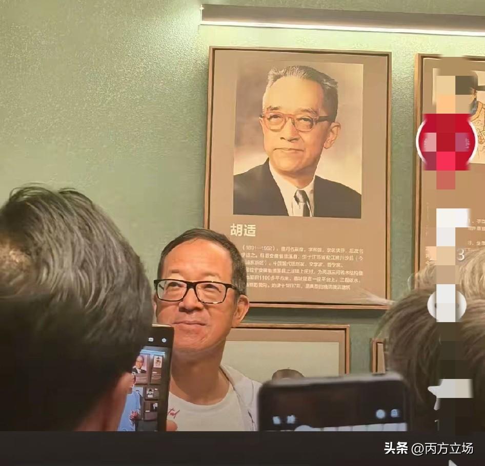 都说俞敏洪很像胡适，也有人说流浪大师沈巍更像胡适，只论在文化界取得的成就，沈巍、