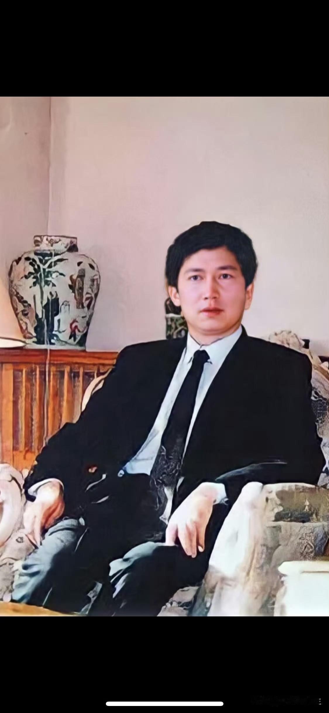 李春平在这个秋天走了。
医院病房里很安静，
没有什么亲人陪在身边。

我舅老爷以