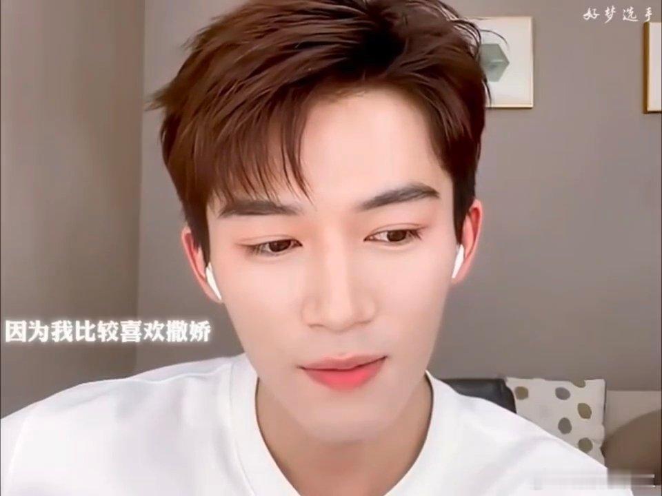 王星越高叶好浓的姐狗味 路透图直接美出新高度！高叶的飒爽配王星越的奶萌，往那一站