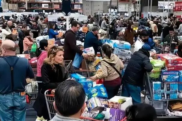美国近1.8万民众怀着善意填报个人信息，只为抵制“亚马逊式移民拘留仓库”，可谁也
