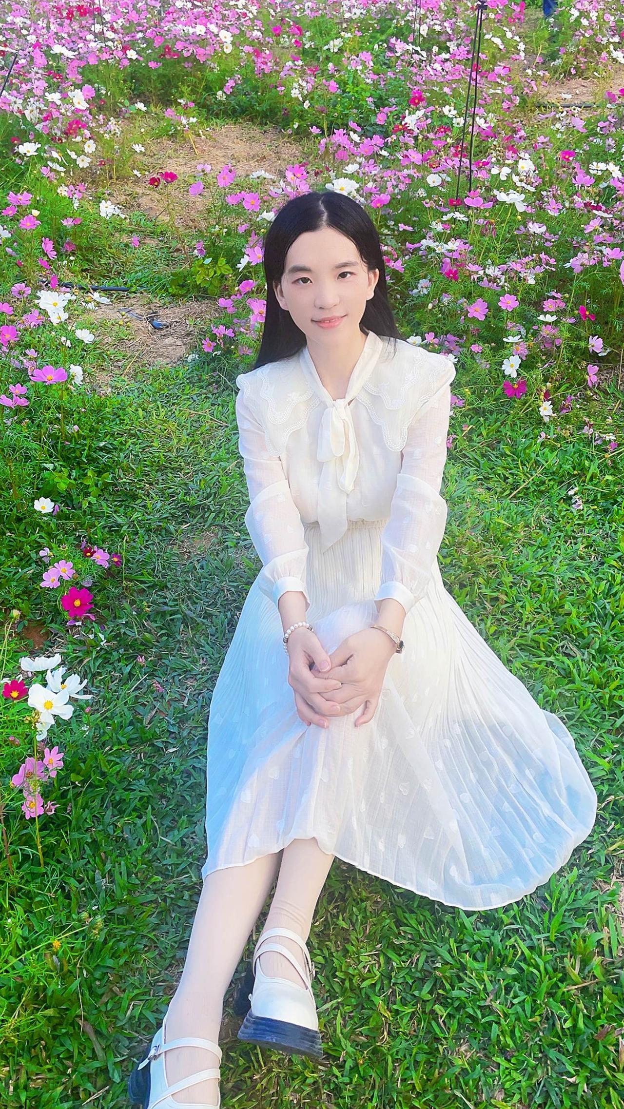 风雨同舟，坎坷同行，不退缩就是自我修行。
美女 清纯甜美 黑丝 袜子