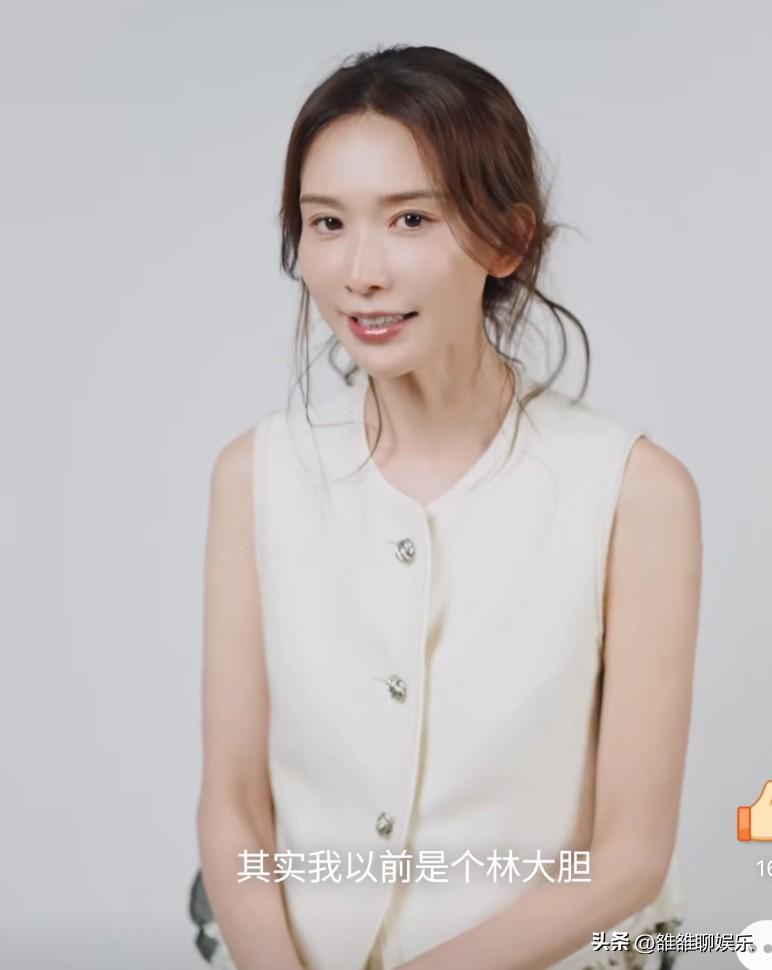 林志玲，突上热搜。
原来有钱人养孩子，也不请保姆。
7月4日，林志玲接受嘉人采访