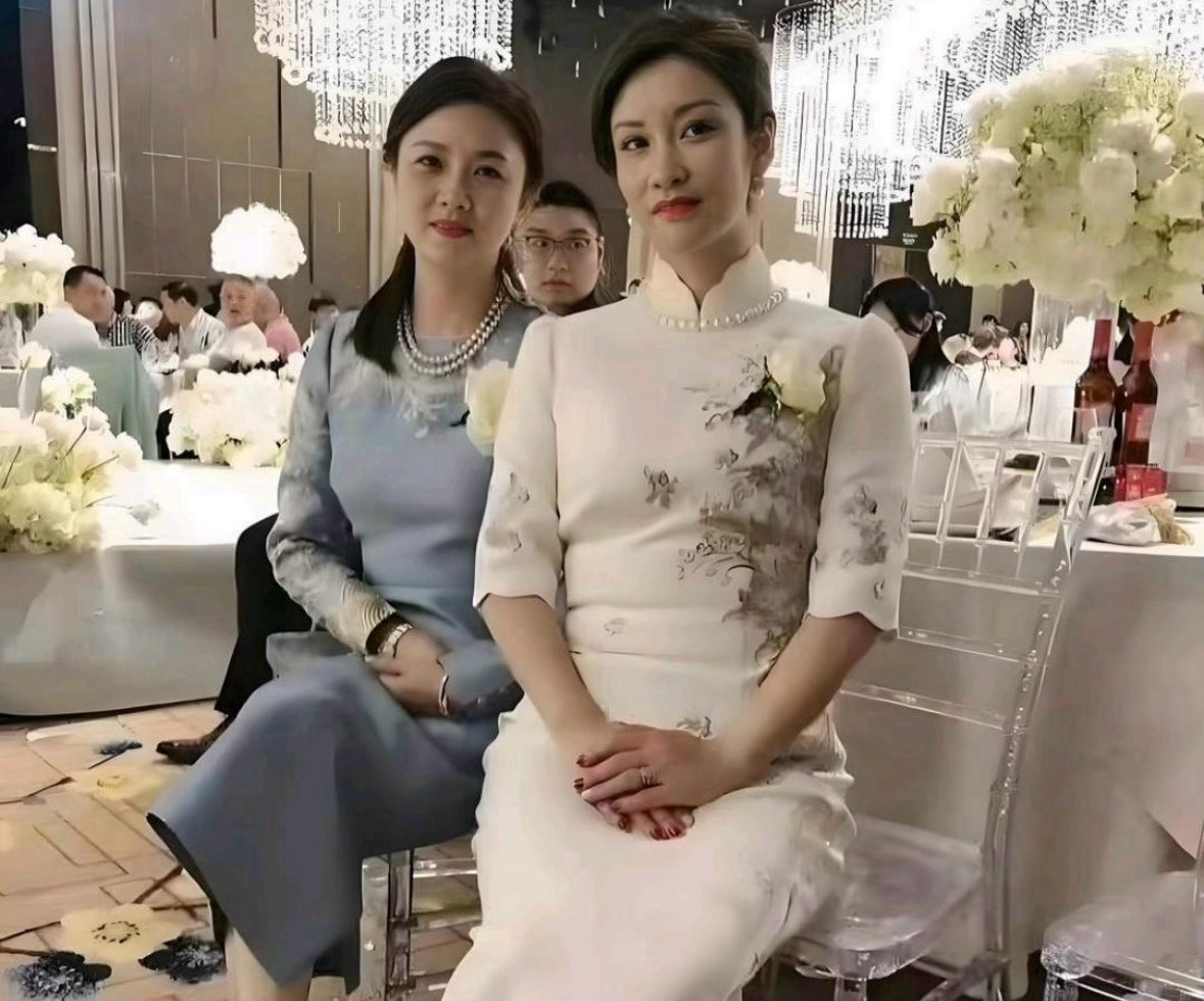 婚礼上的亲家母，感觉都不是一般人啊！ 