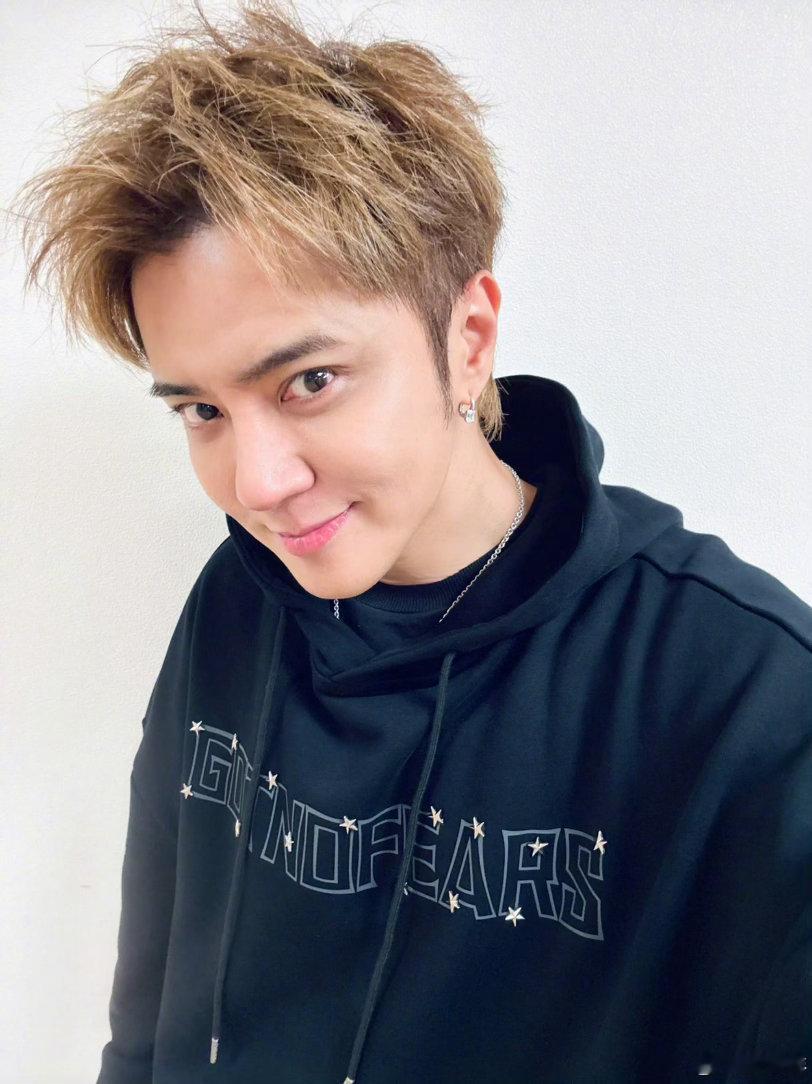 罗志祥方否认猝死传闻他不是经常分享锻炼身体的视频怎么可能突然就有时候觉得挺离谱的