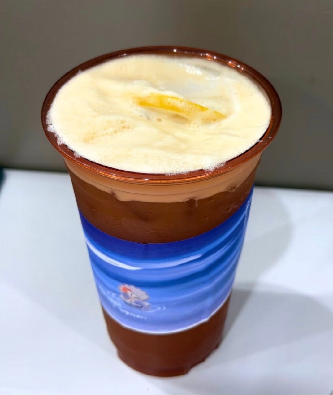 霸王茶姬霸王茶姬 周日和朋友小聚我们喝了霸王茶姬的「茶特调摇摇沙系列」。喝之前记