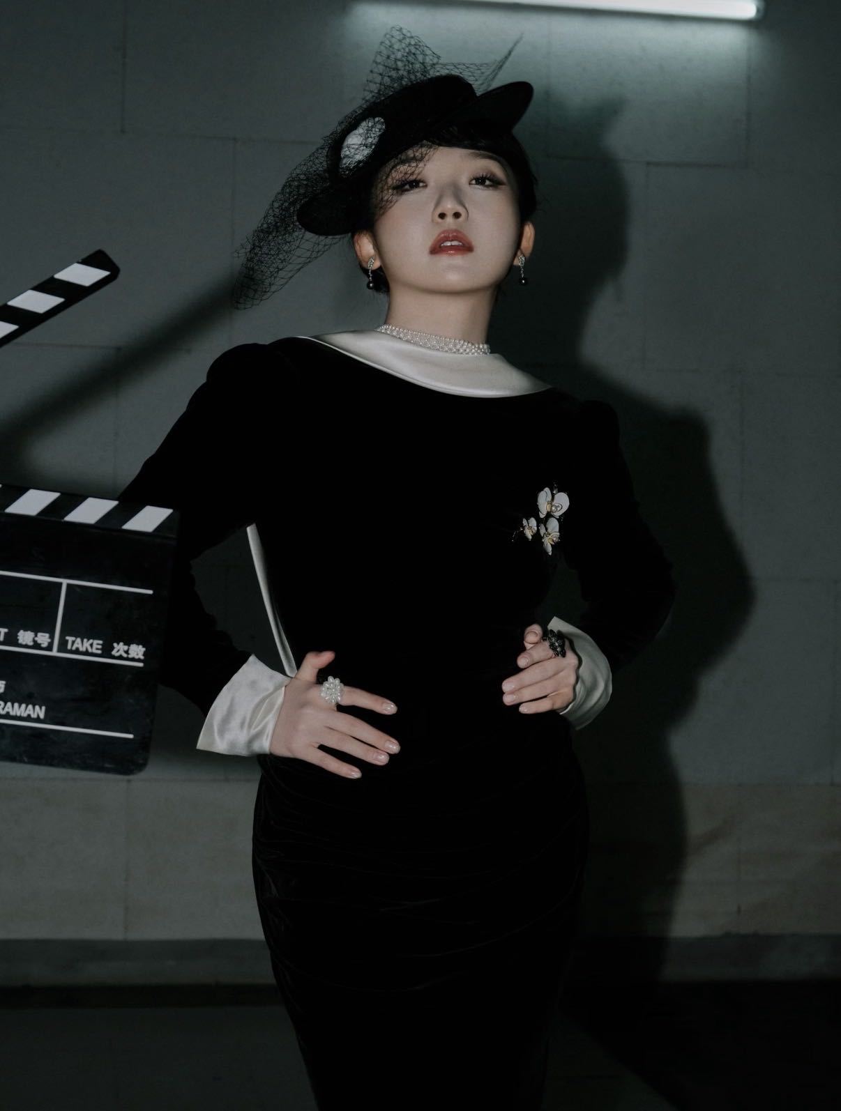 李嘉琦导演桃花坞大电影你瞒我馒认真创作的样子真的闪闪发光！李嘉琦交出的这份导演答