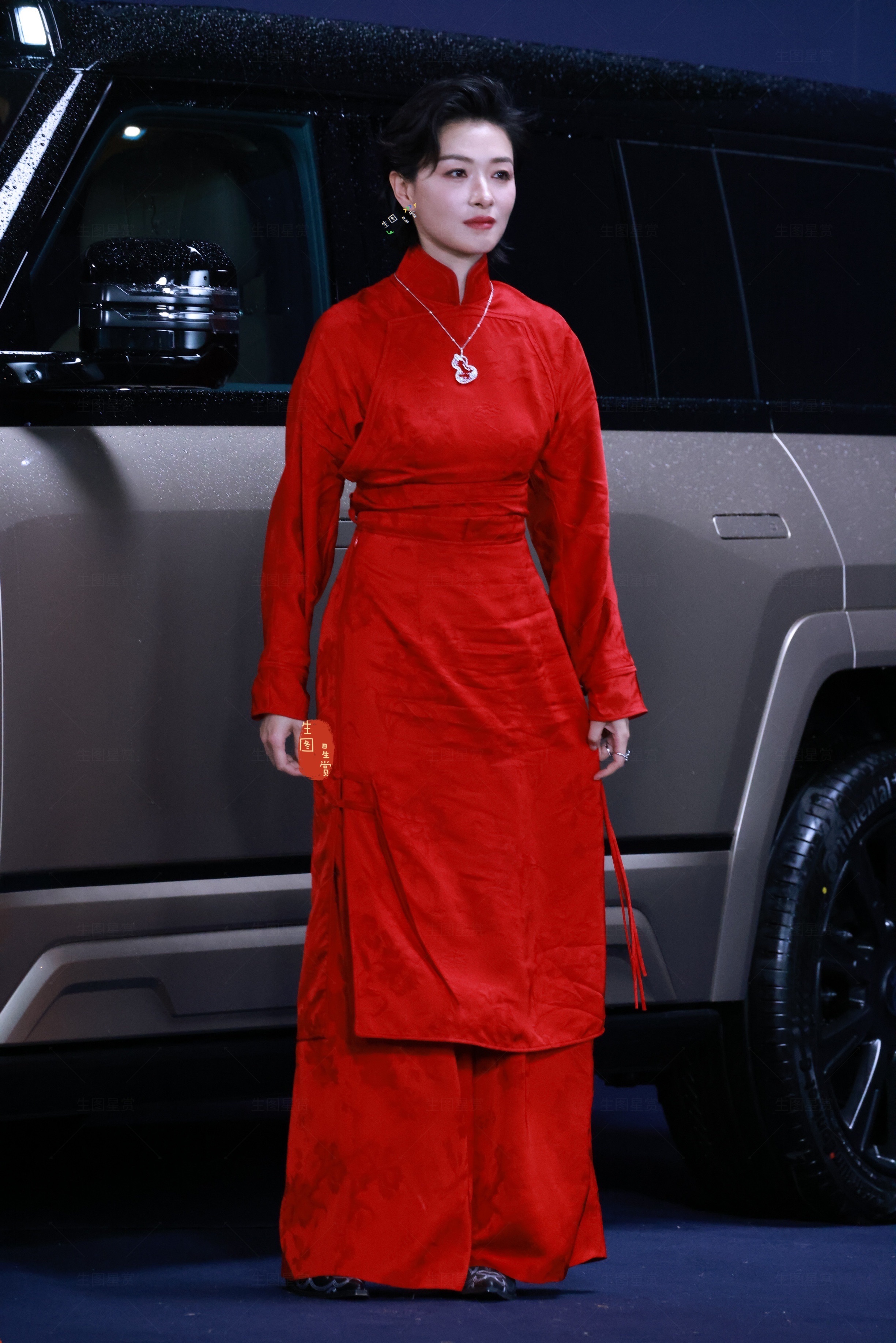 万茜上城士非遗巡游展生图中式古典美人的气质❤️❤️万茜御剑造型