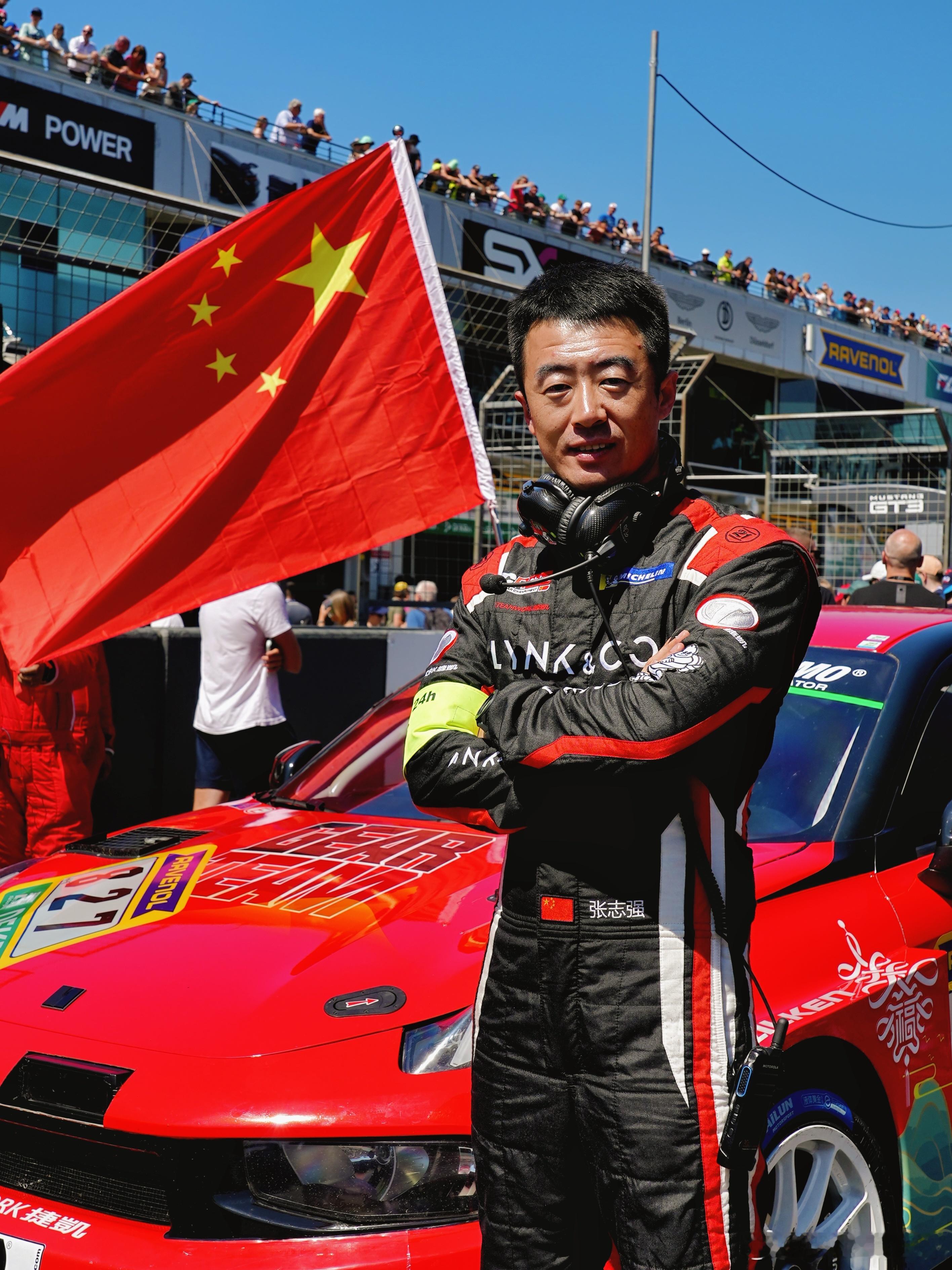 打卡纽北 参与24H比赛 整个周末借了强哥赛服 以后叫我张志强纽北分强  比利时