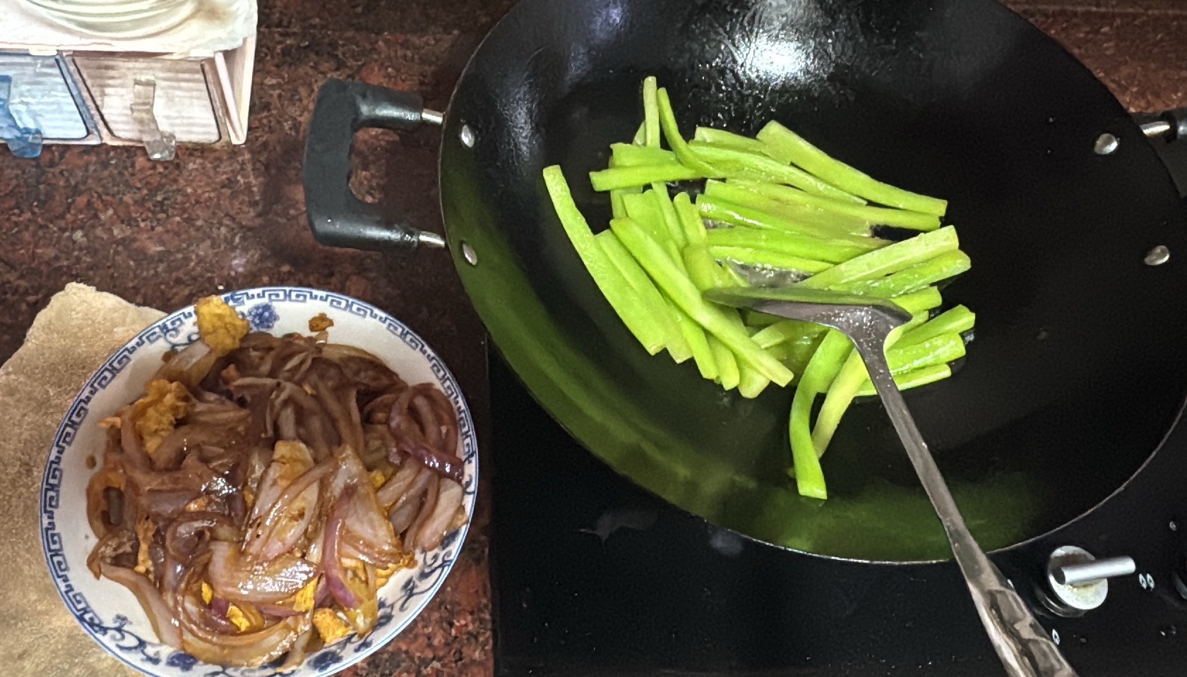 今晚的胡闹厨房。（10分满分大概4分吧，能让人保留生命体征的那个程度）