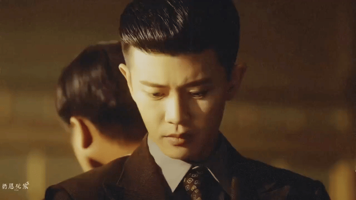 年轻小伙一个决定救了所有人破防又过瘾！何贤这波操作直接封神！冒着生命危险、顶着骂