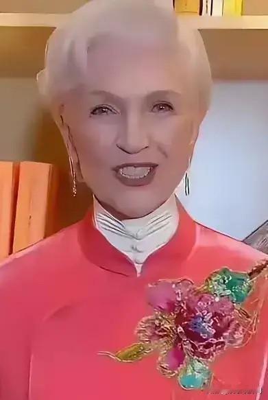 突发！世界首富马斯克的母亲梅耶，在社交媒体上公然表态：中国在公路、隧道、建筑、基