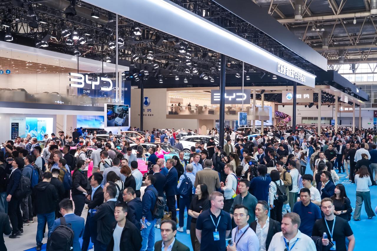 承包北京车展顶流！比亚迪实力拿捏全场目光

4 月 24 日，2026 北京车展