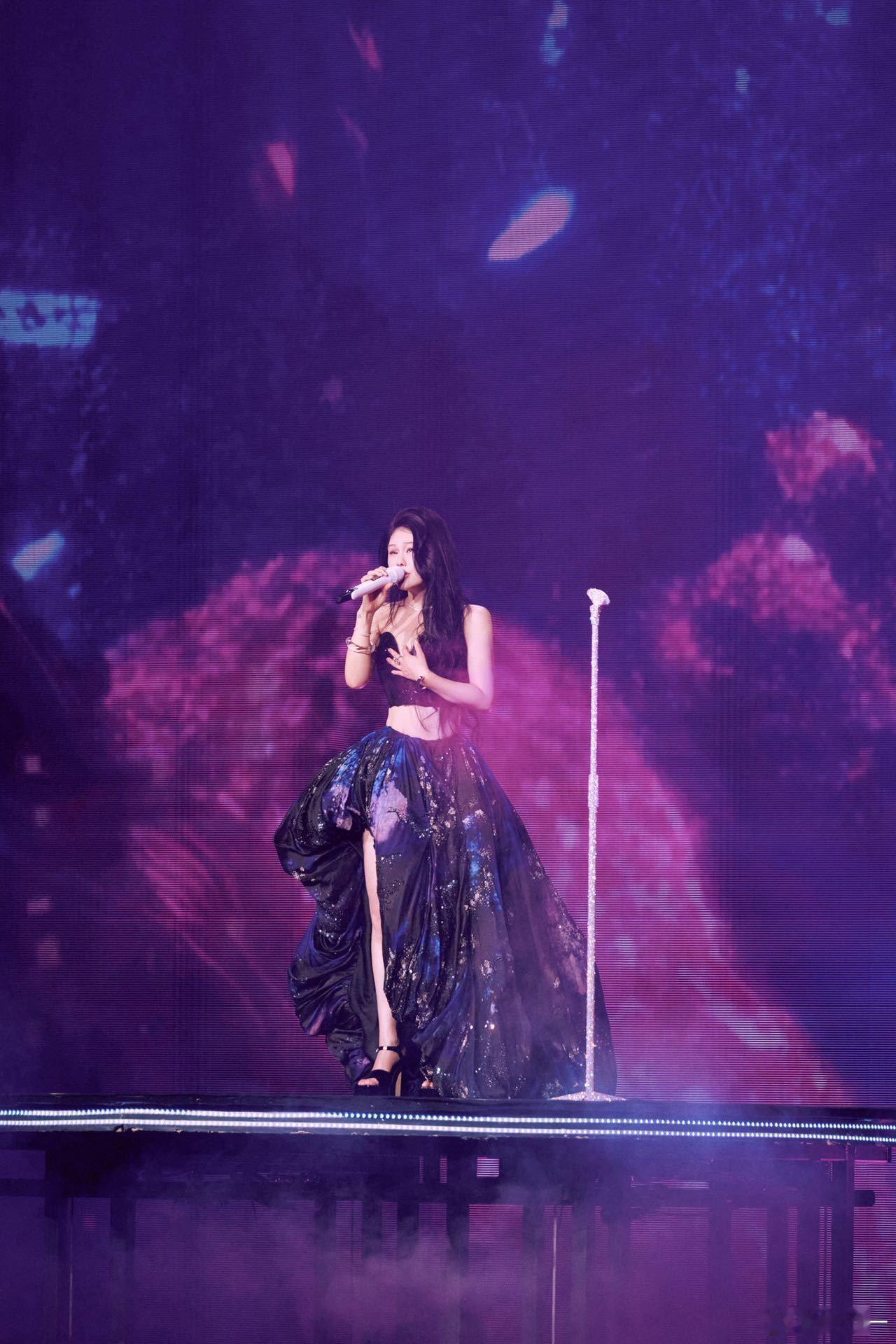 袁娅维月亮撒野巡演内地收官袁娅维月亮撒野巡演内地收官官宣抢到就是赚到！月亮撒野内