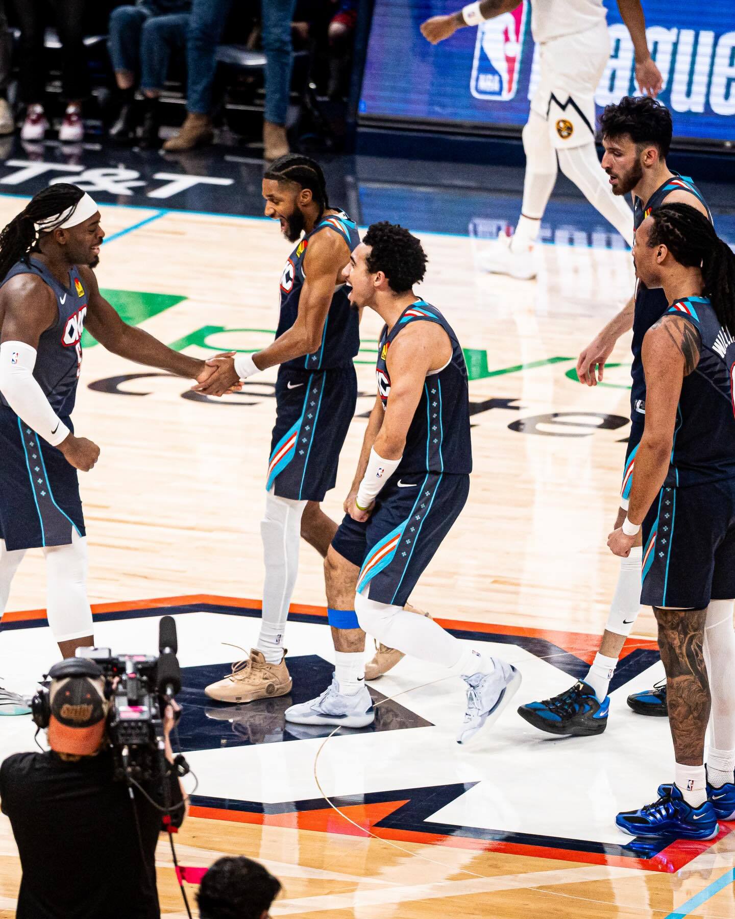 麦凯恩晒近照：JM3 ⚡️切特、索伯、亚历山大、哈腾、巴恩海泽、卡尔森、托皮奇和