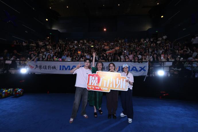 杨紫琼时隔八年再回中国开启路演杨紫琼时隔八年回国开启路演之旅时隔八年再回国，这排