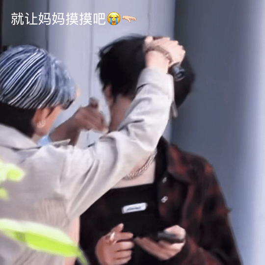 严浩翔戴耳饰严浩翔瘦回23年了 严浩翔瘦回23年了，谁懂啊！ 