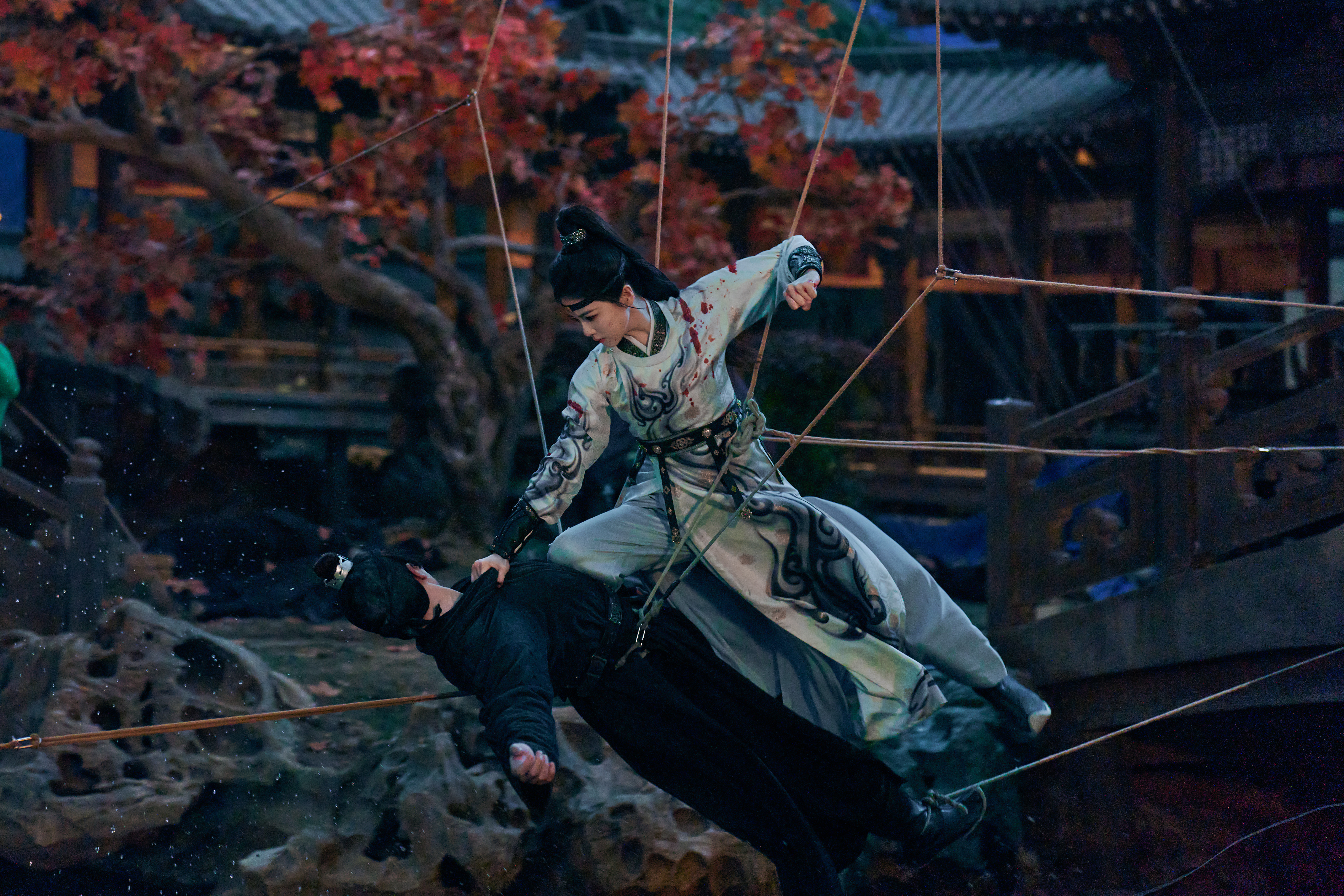 白鹿演的李佩仪，第一次放下刀，从不是心软原谅，而是不想让仇人就这么轻易死去。她想