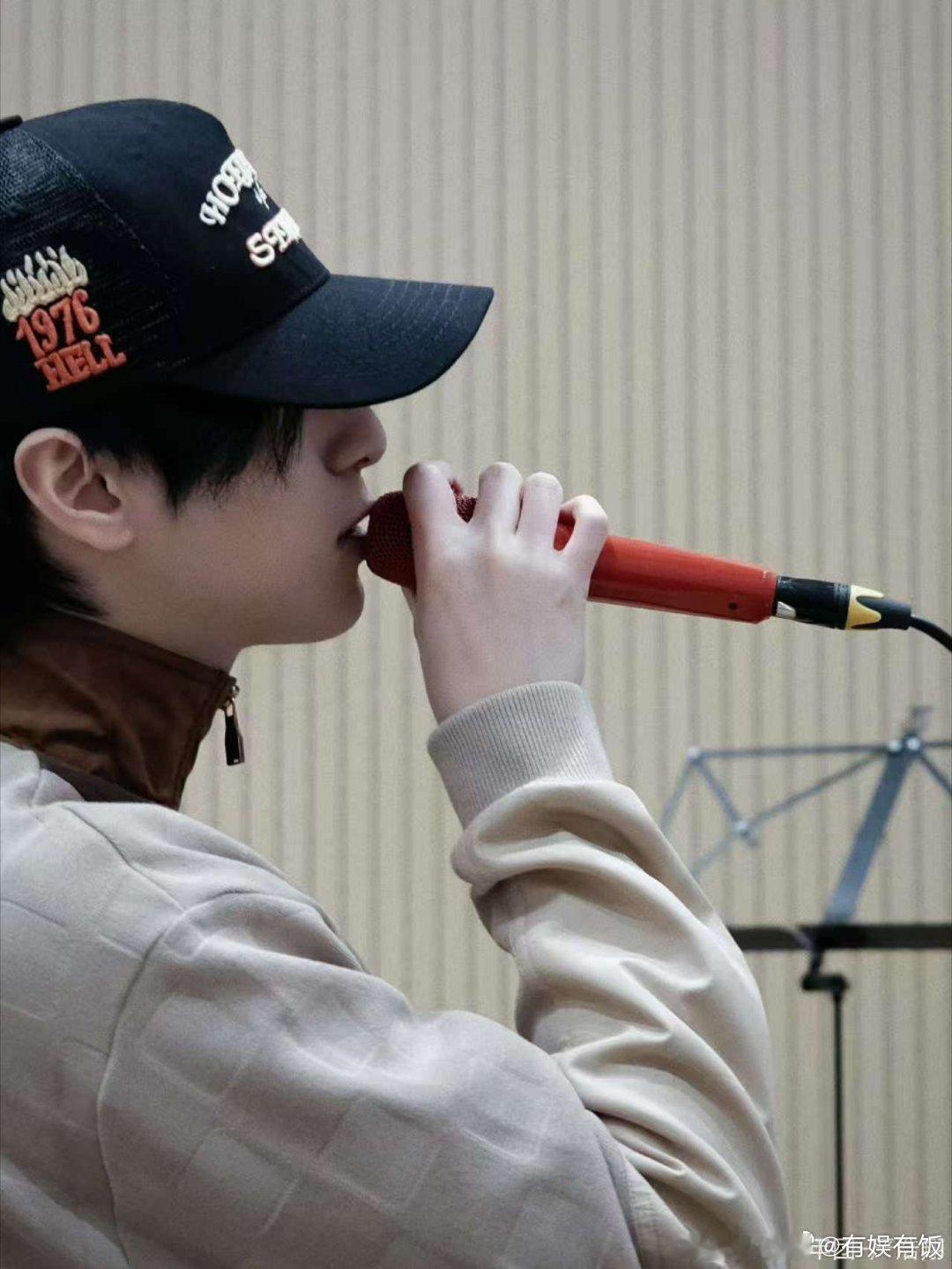 严浩翔练唱照严浩翔练唱时间严浩翔练唱时间，好看， ​​​