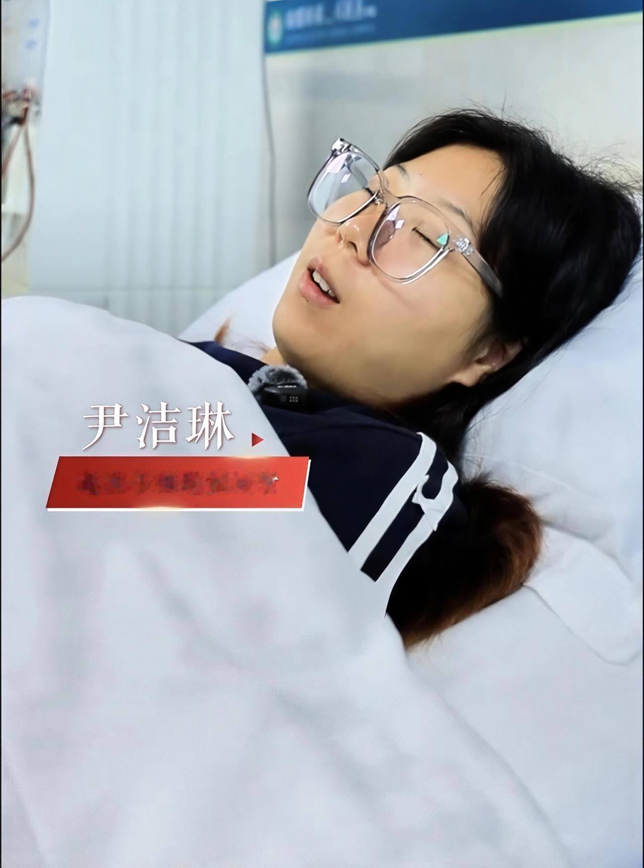 5月25日，南阳社旗一个普通女孩，做了一件不普通的事。

她叫尹洁琳，这天走进了